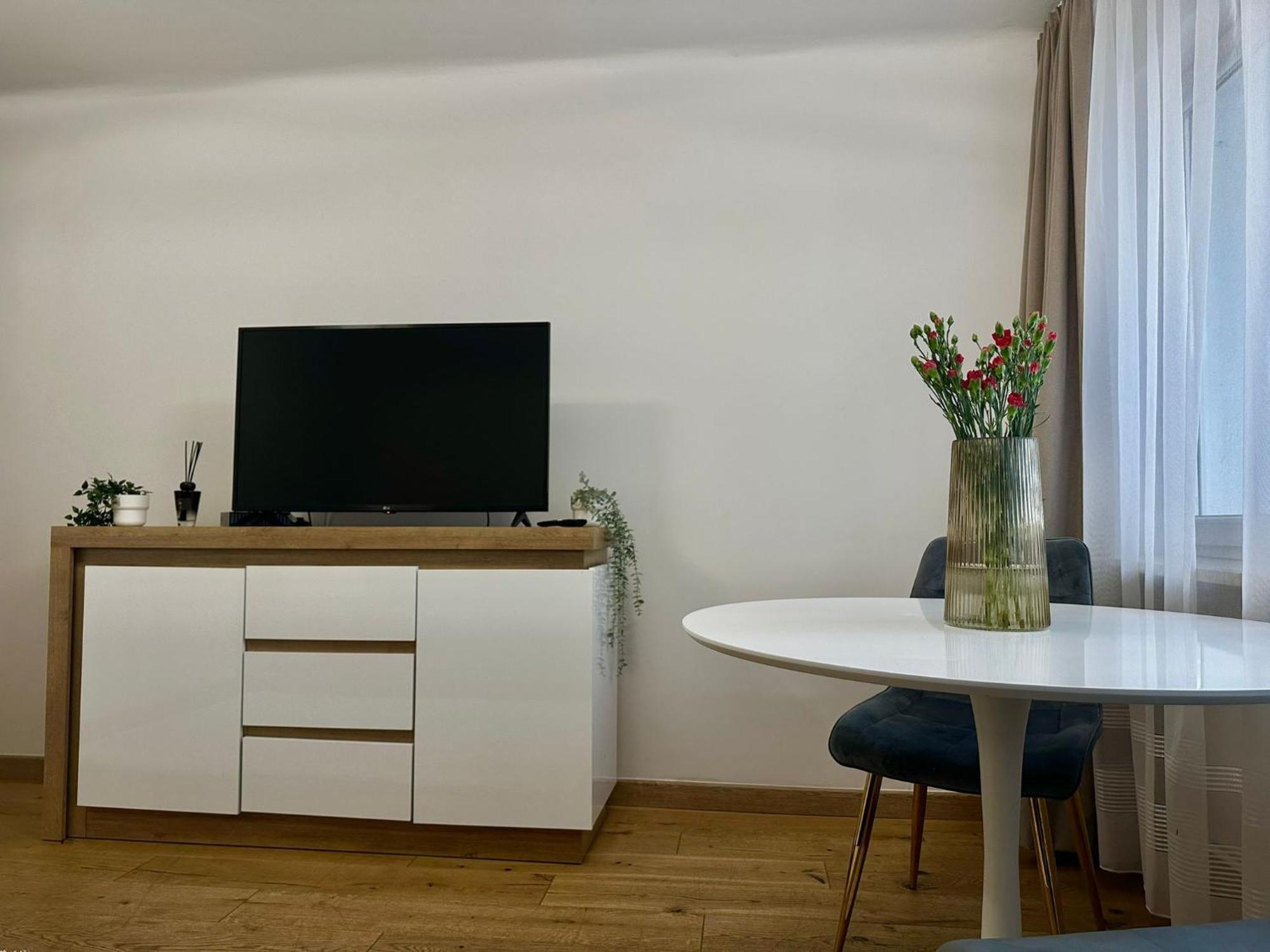 Chmielna 106 - Free Parking - Duzy Balkon Apartment Varşovia Exterior foto